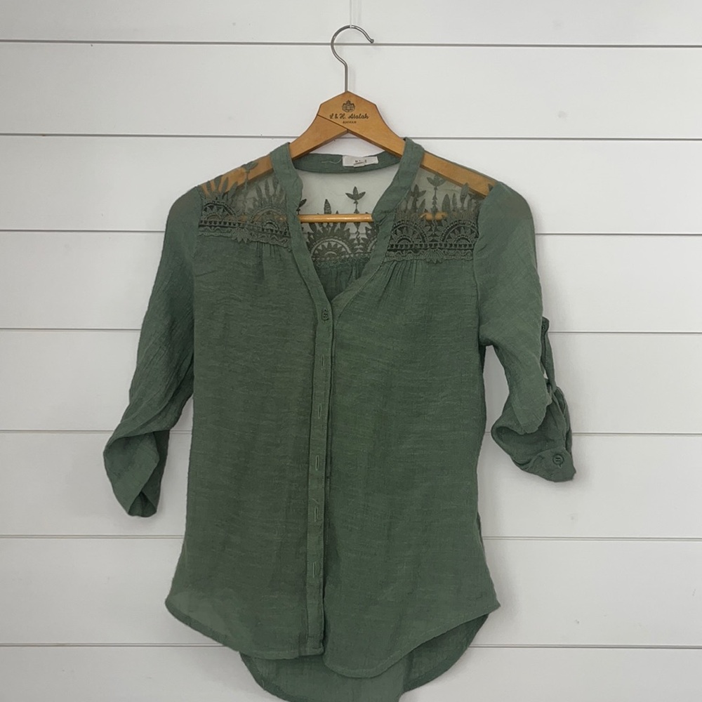 MINE Women’s green button down lacy top long sleeve shirt